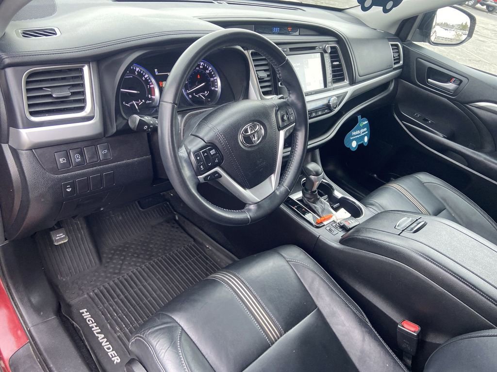 Used 2018 Toyota Highlander SE w/ Protection Package #3 image 10