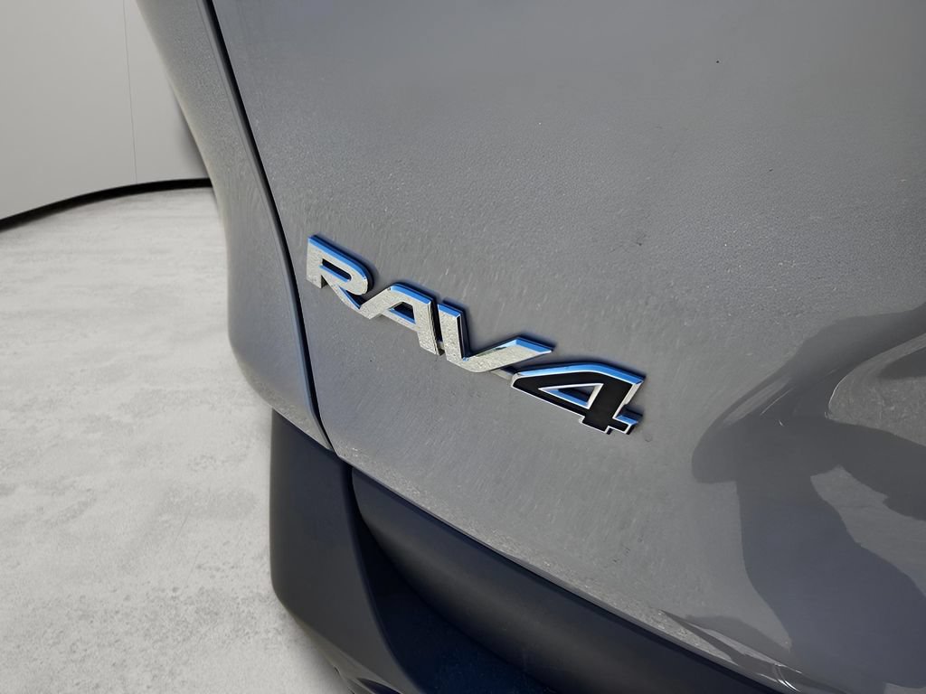 Used 2022 Toyota RAV4 LE AWD/4WD image 28