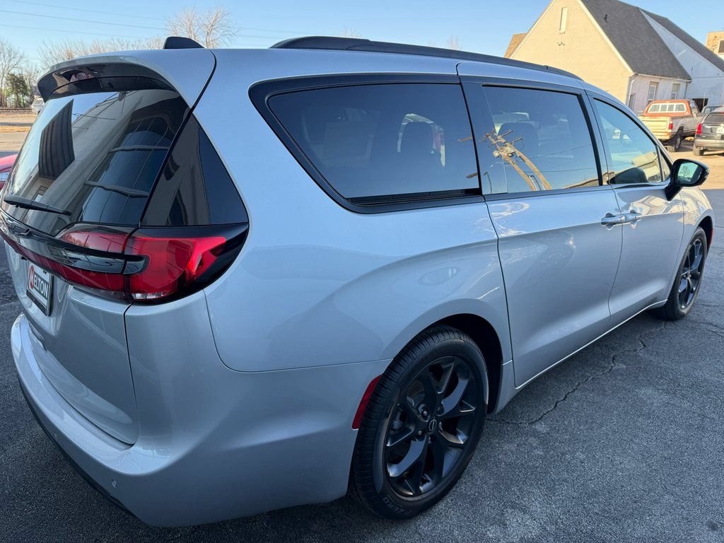New 2026 Chrysler Pacifica Select w/ S Appearance Package FWD image 6