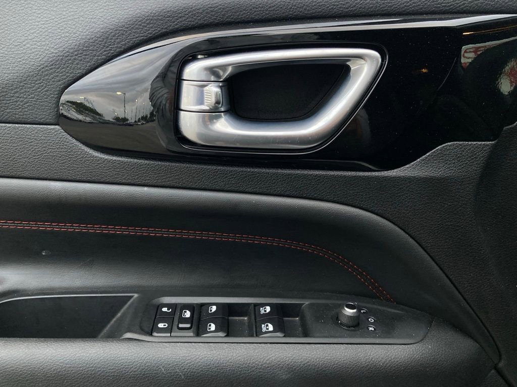 Used 2025 Jeep Compass Trailhawk w/ Trailer Tow Group image 12