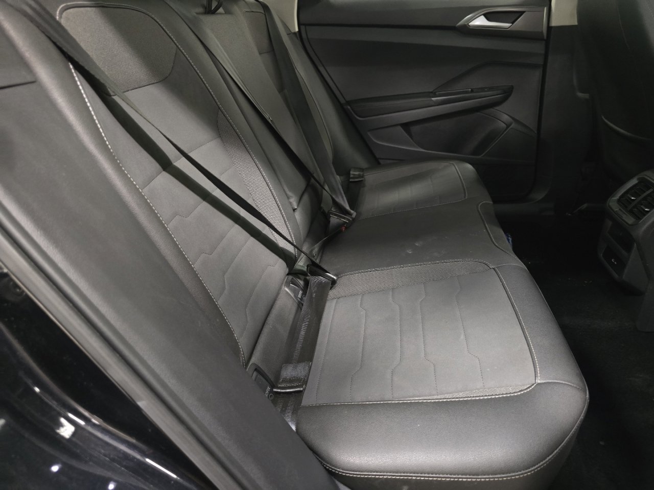 Used 2025 Volkswagen Taos SE image 19