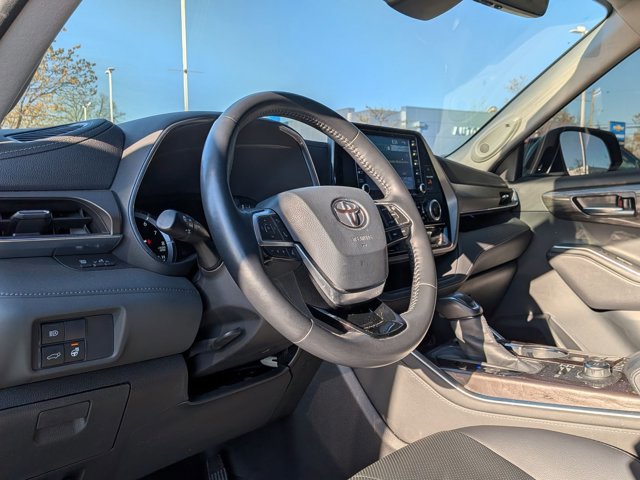 Used 2020 Toyota Highlander Limited image 9