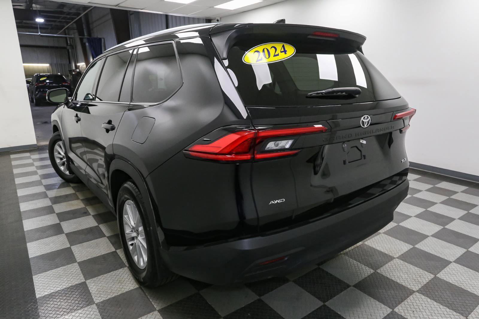 Used 2024 Toyota Grand Highlander XLE image 9