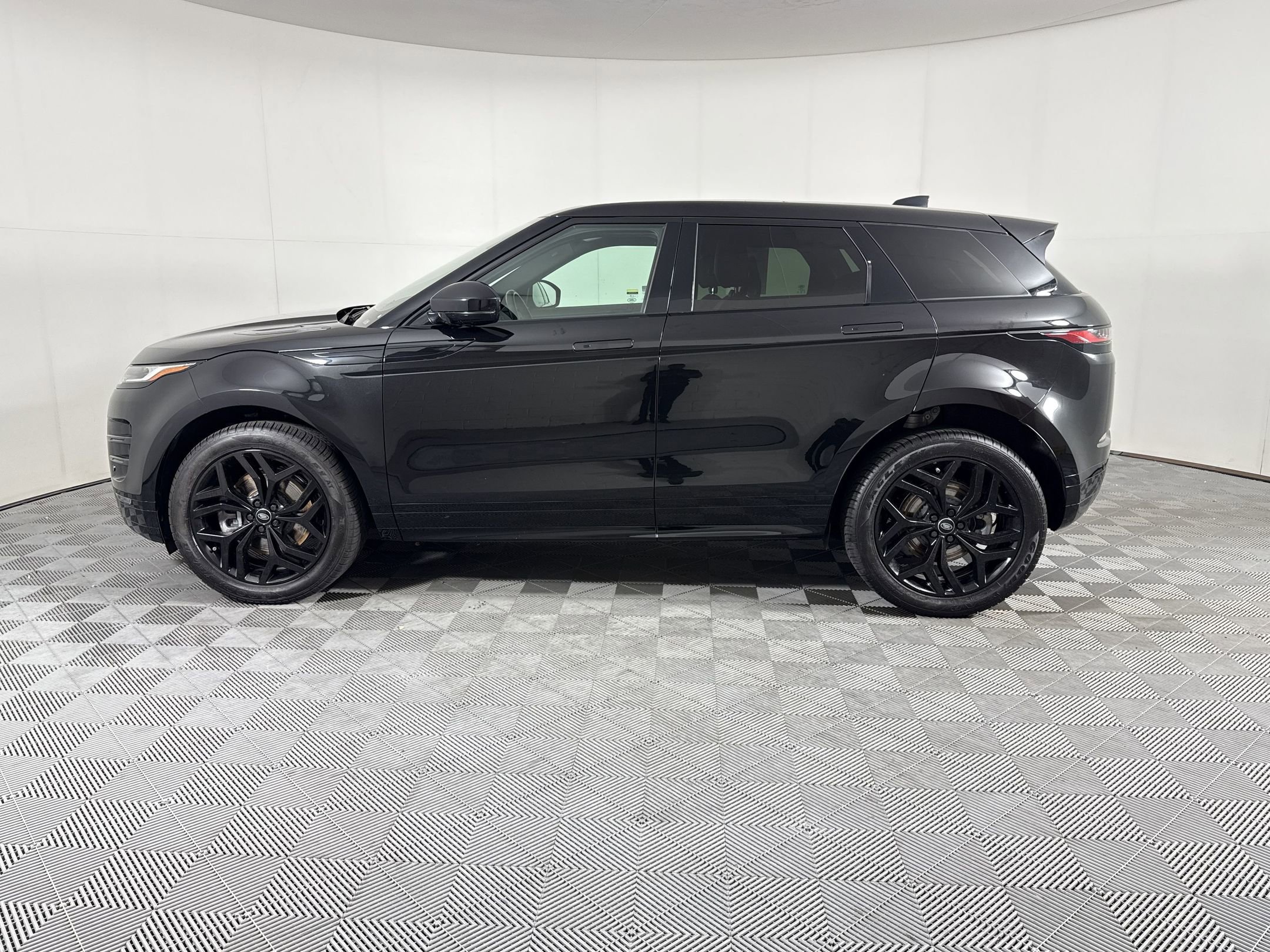 Certified 2022 Land Rover Range Rover Evoque R-Dynamic S AWD/4WD image 2