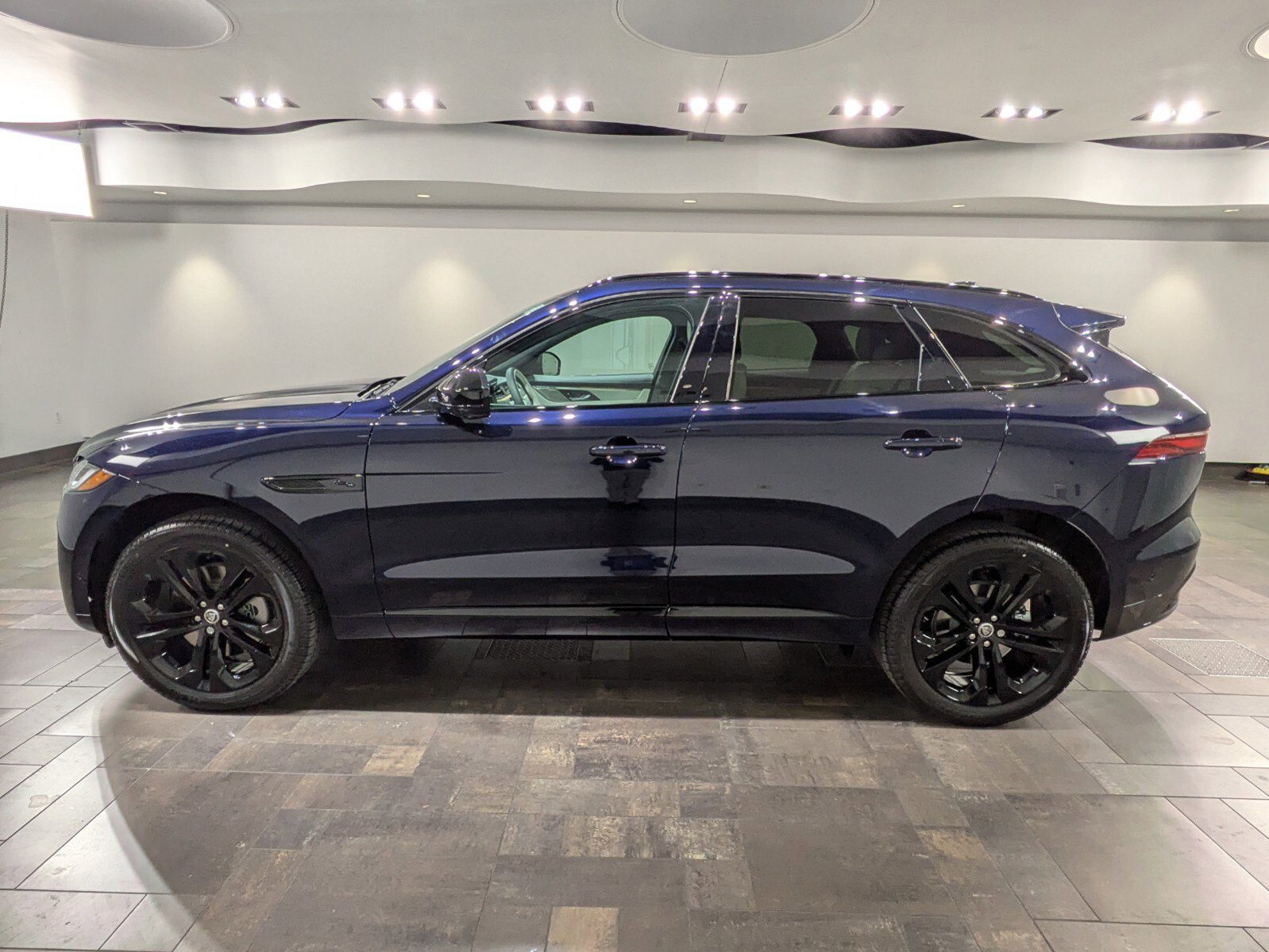 New 2026 Jaguar F-PACE R-Dynamic S image 3