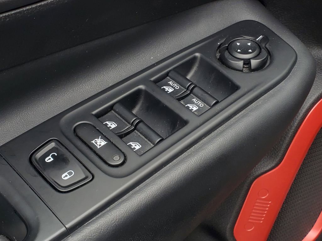 Used 2016 Jeep Renegade Trailhawk w/ Cold Weather Group image 17