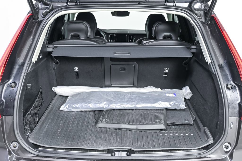 Certified 2023 Volvo XC60 B5 Ultimate w/ Protection Package Premier FWD image 33
