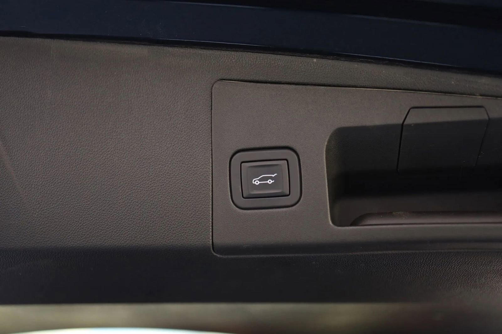 Used 2017 Cadillac XT5 Luxury w/ Driver Awareness Package AWD/4WD image 44