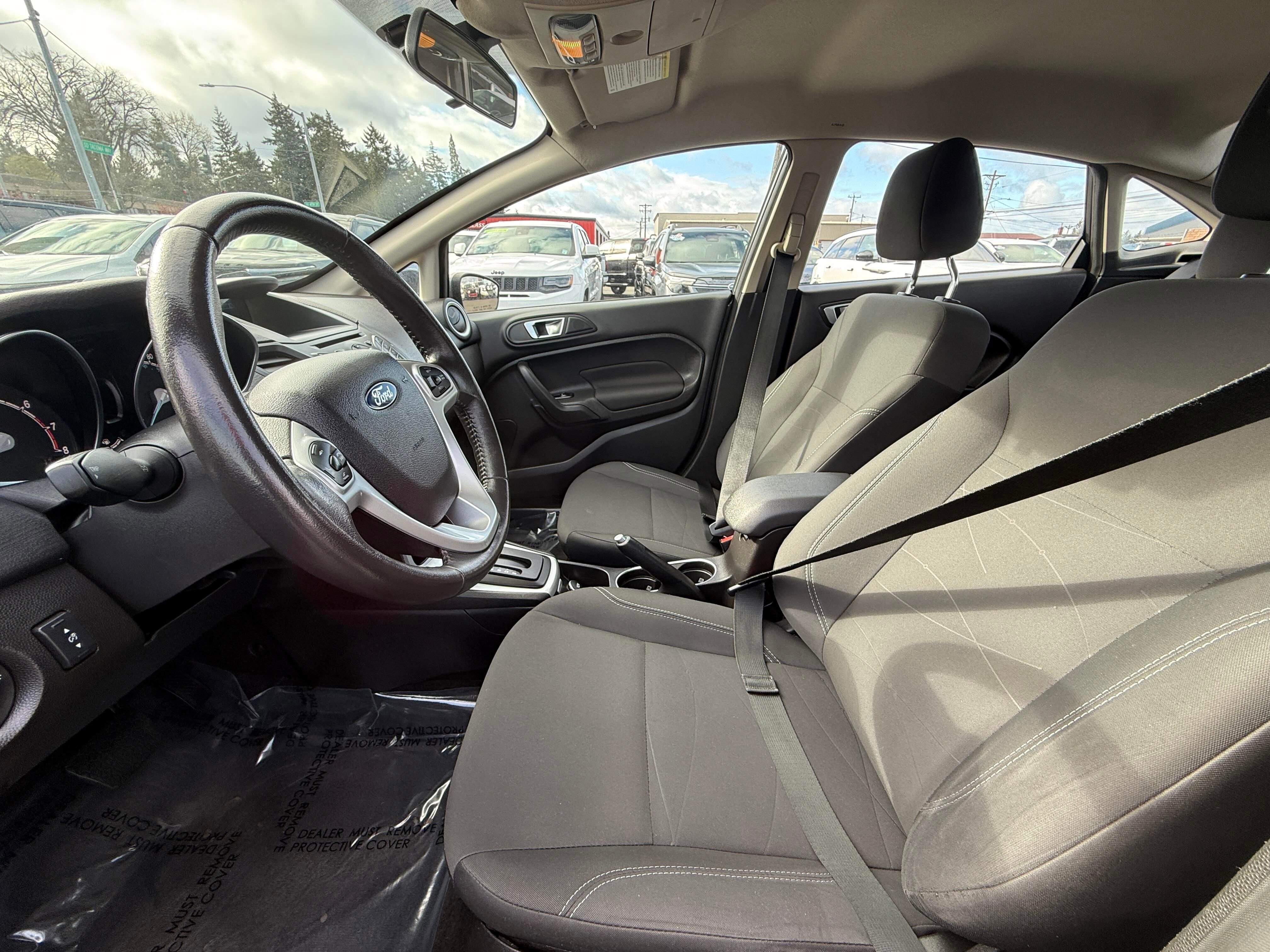 Used 2016 Ford Fiesta SE image 7