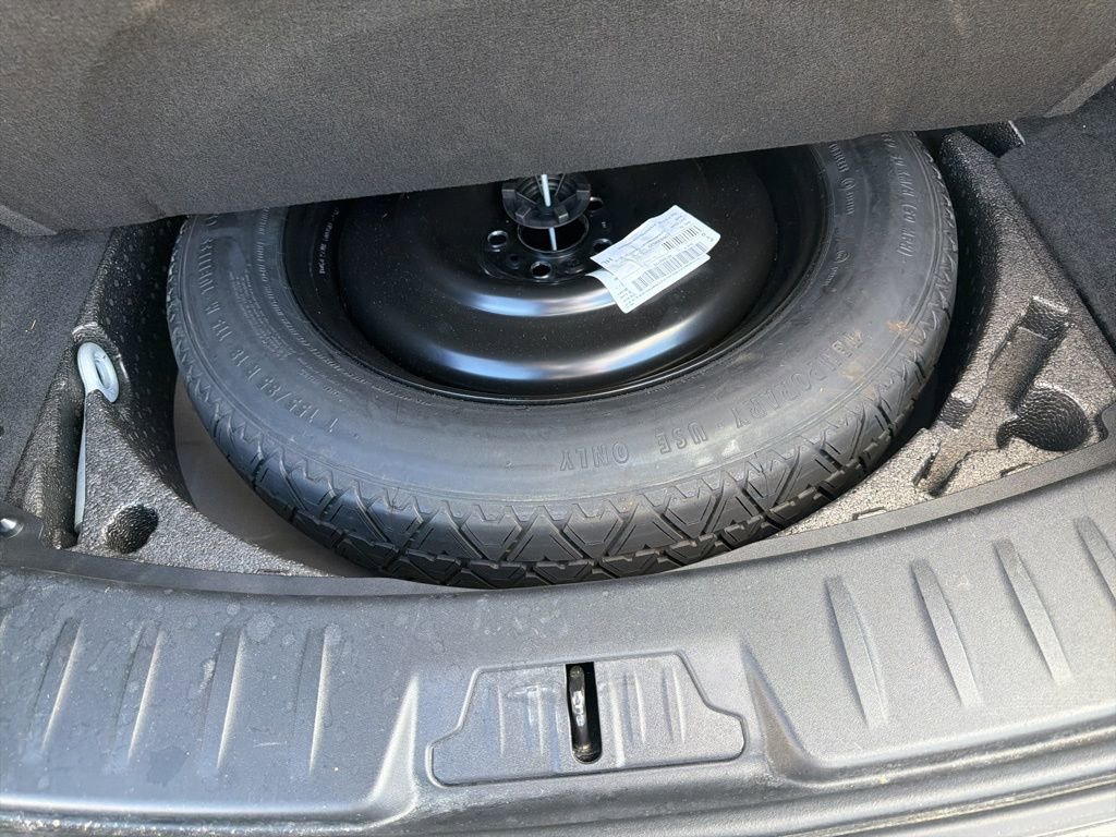 Used 2018 Jaguar E-PACE SE image 27