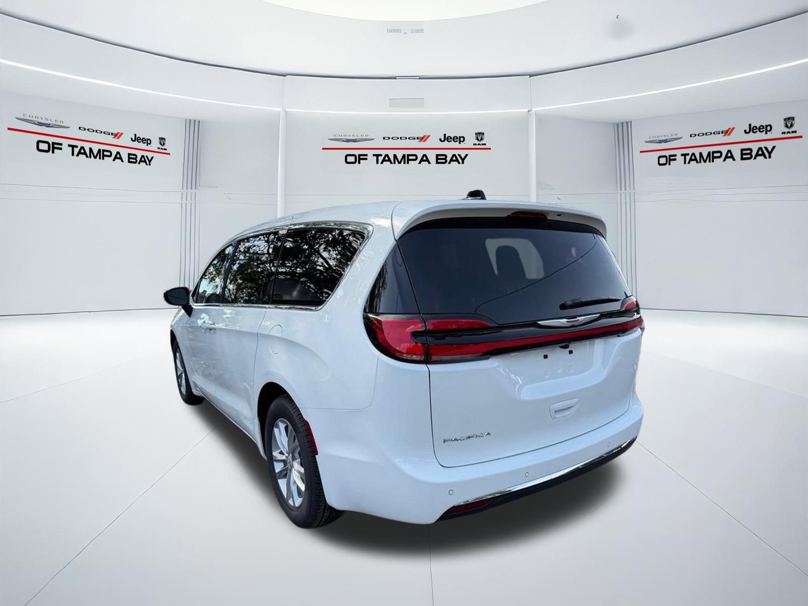 New 2026 Chrysler Pacifica Select FWD image 4