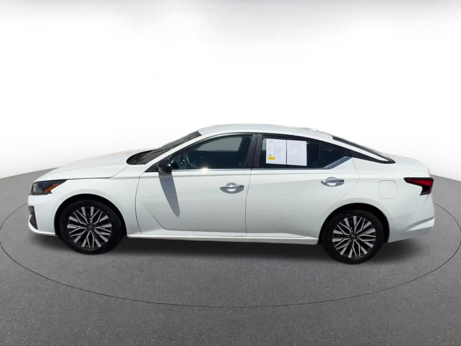 Used 2025 Nissan Altima 2.5 SV FWD image 9