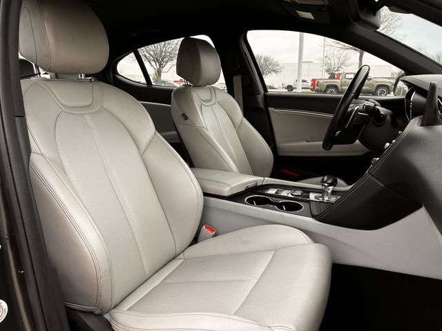 Used 2022 Genesis G70 2.0T image 25