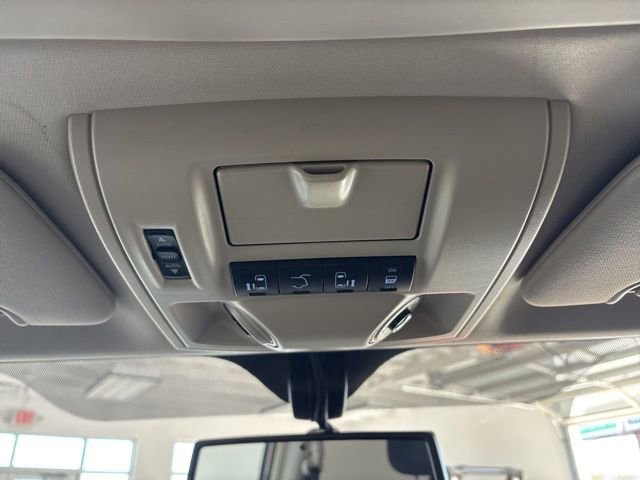 Used 2014 Chrysler Town & Country Touring-L FWD image 43