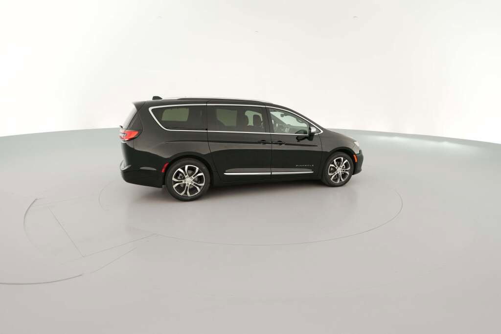 New 2026 Chrysler Pacifica Pinnacle image 13