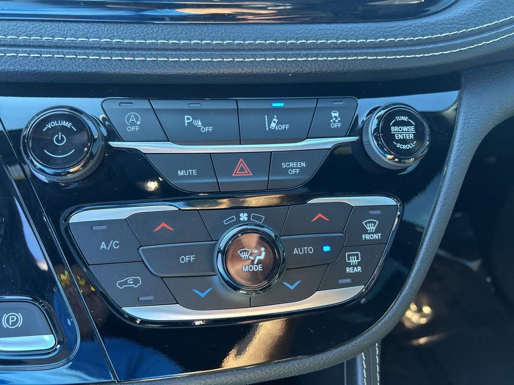 Used 2024 Chrysler Pacifica Limited w/ S Appearance Package image 40