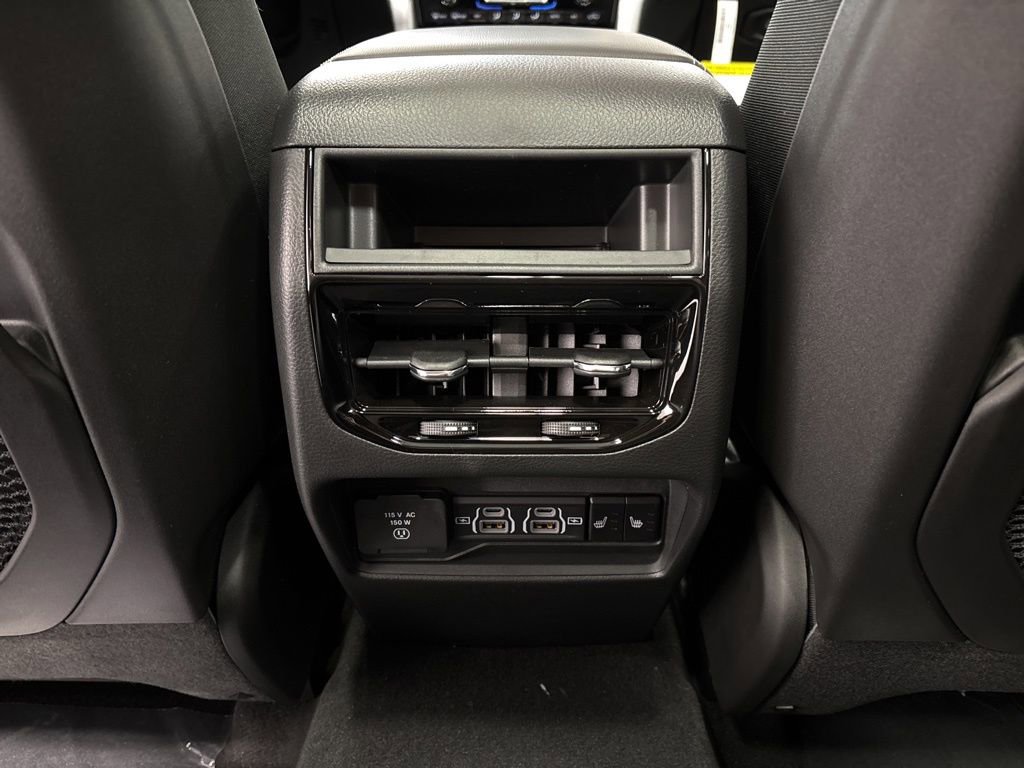 New 2025 Jeep Grand Cherokee Limited w/ Black Appearance Package image 33