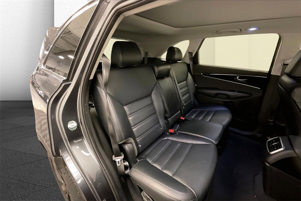 Used 2020 Kia Sorento EX image 16