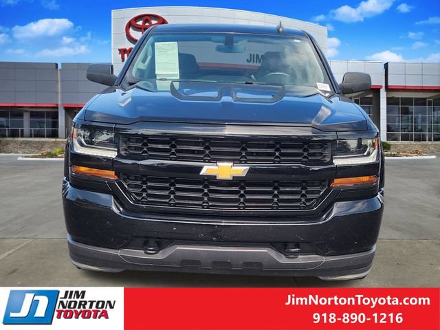 Used 2018 Chevrolet Silverado 1500 Custom w/ Custom Value Package RWD image 2