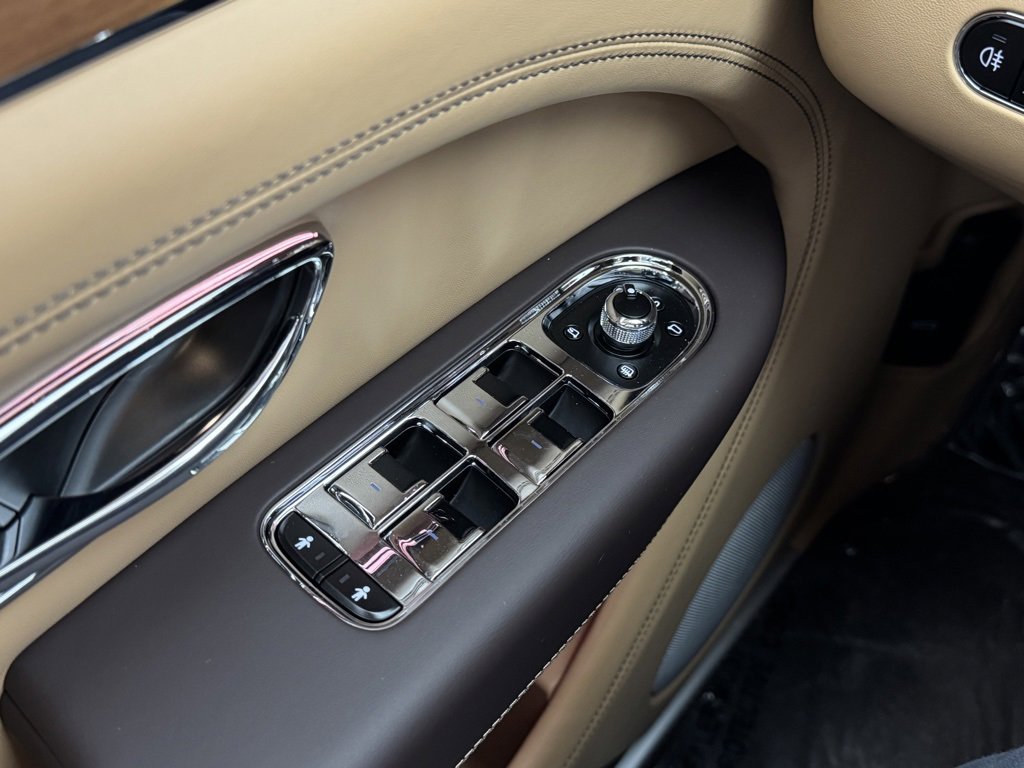 New 2024 Bentley Bentayga Plug-In Hybrid image 12