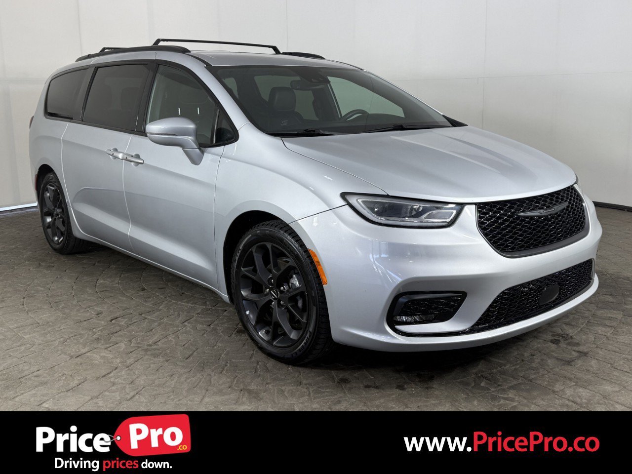Used 2022 Chrysler Pacifica Touring-L w/ S Appearance Package FWD image 1