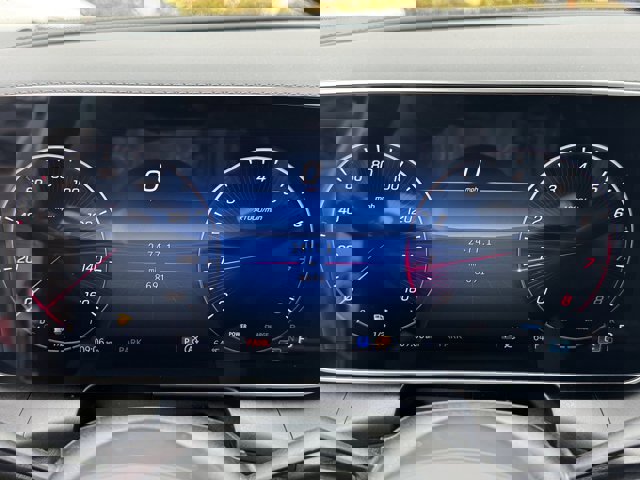 Used 2025 Mercedes-Benz GLC 300 4MATIC image 25