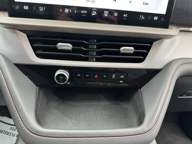 Used 2025 Ford Explorer Active w/ Active Comfort Package image 20