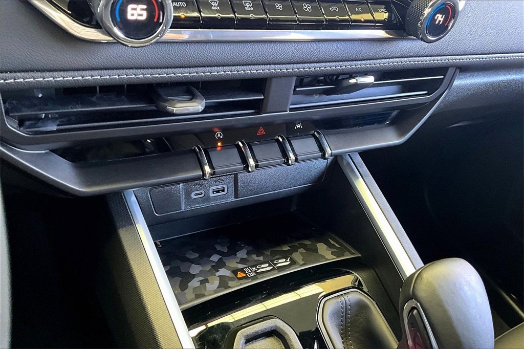 Used 2024 Chevrolet Colorado LT w/ LT Convenience Package III image 16