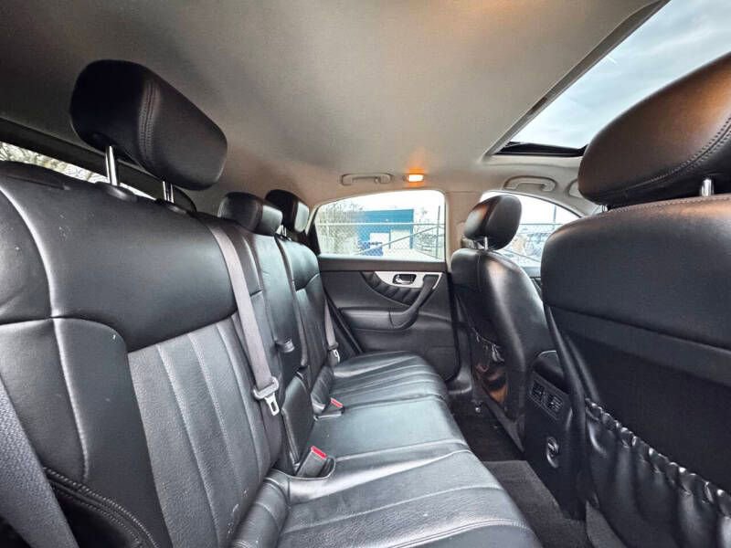 Used 2015 INFINITI QX70 AWD w/ Premium Package image 12