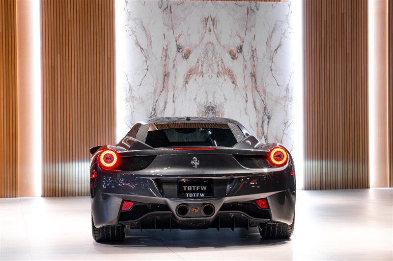 Used 2015 Ferrari 458 Italia Coupe RWD image 3