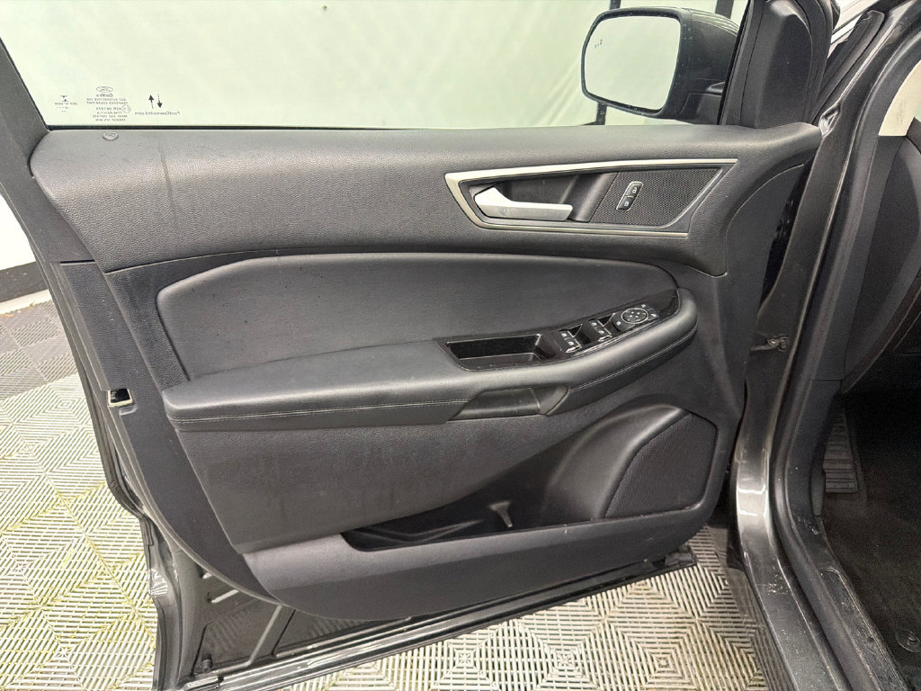 Used 2020 Ford Edge SEL w/ Convenience Package FWD image 11