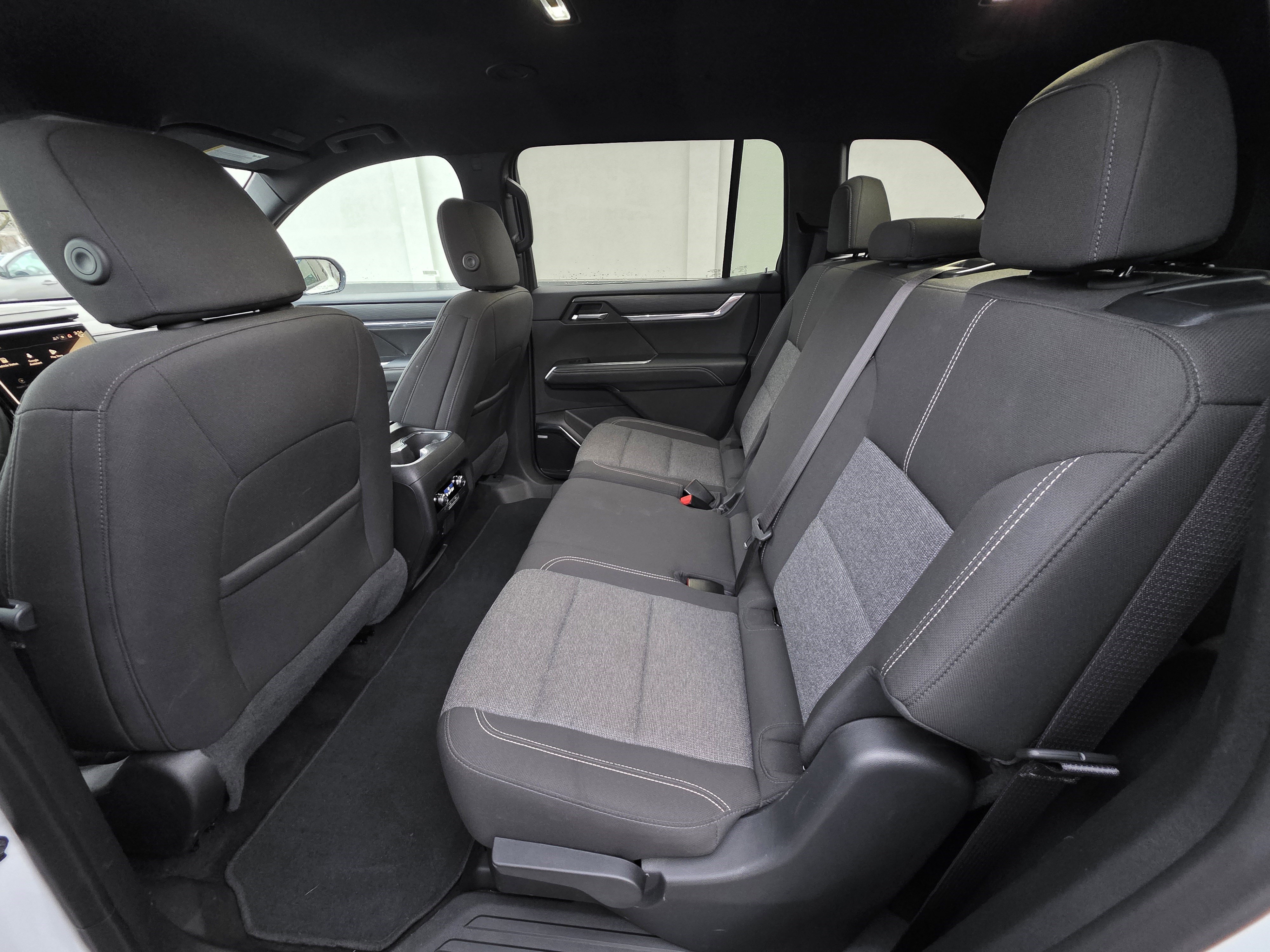 Used 2025 GMC Acadia Elevation image 21