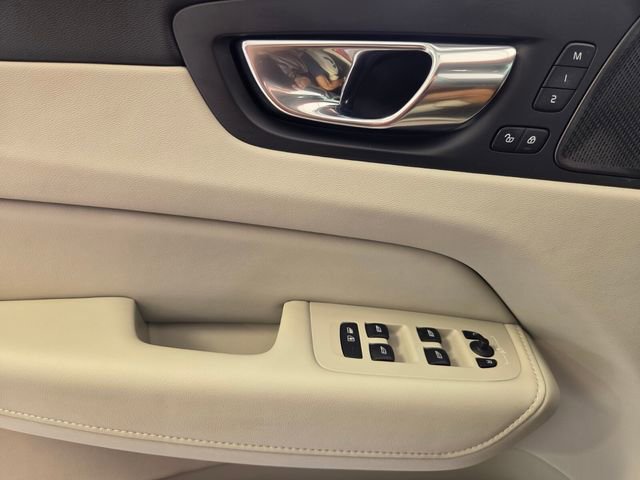 Certified 2023 Volvo XC60 B5 Ultimate w/ Protection Package Premier image 41