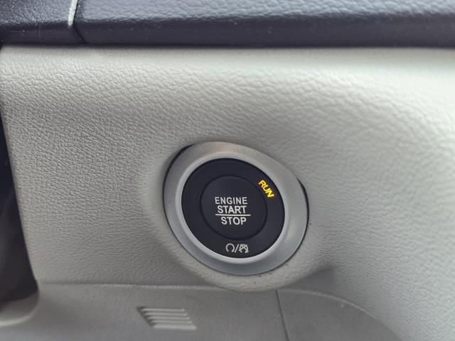 Used 2017 Chrysler Pacifica Touring image 25