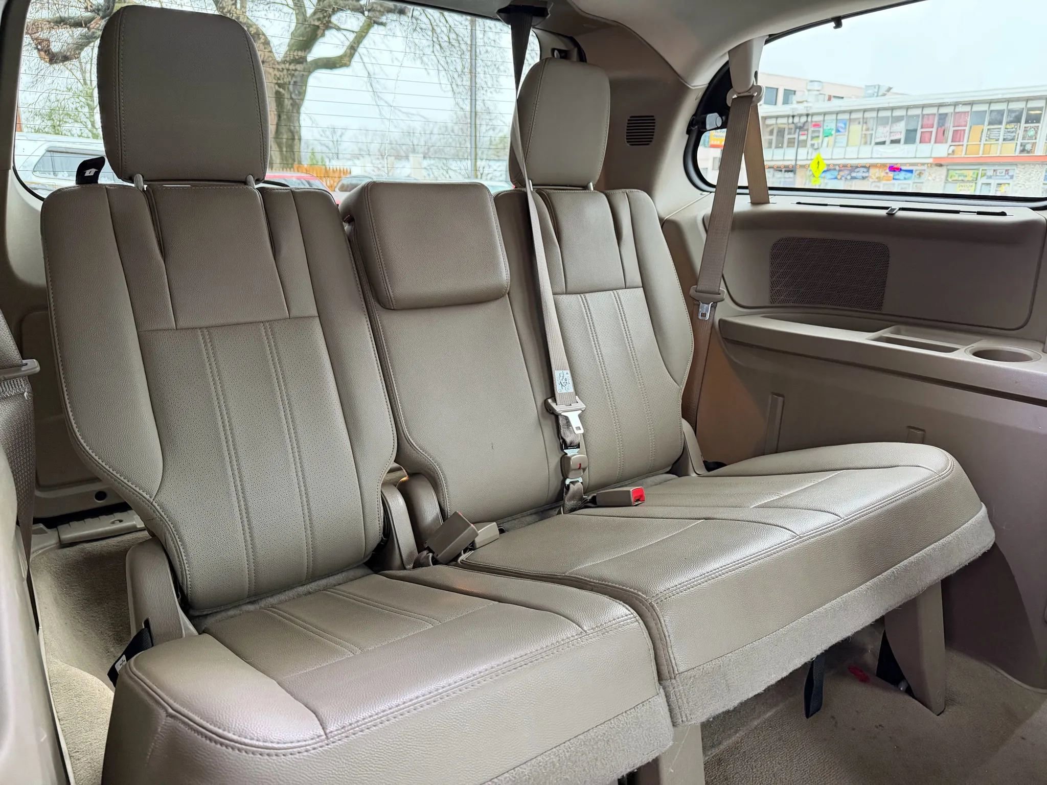 Used 2015 Chrysler Town & Country Touring-L w/ Driver Convenience Group image 14