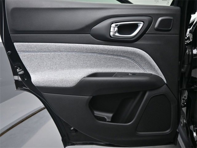 New 2025 Jeep Compass Latitude w/ Sun & Sound Group image 14