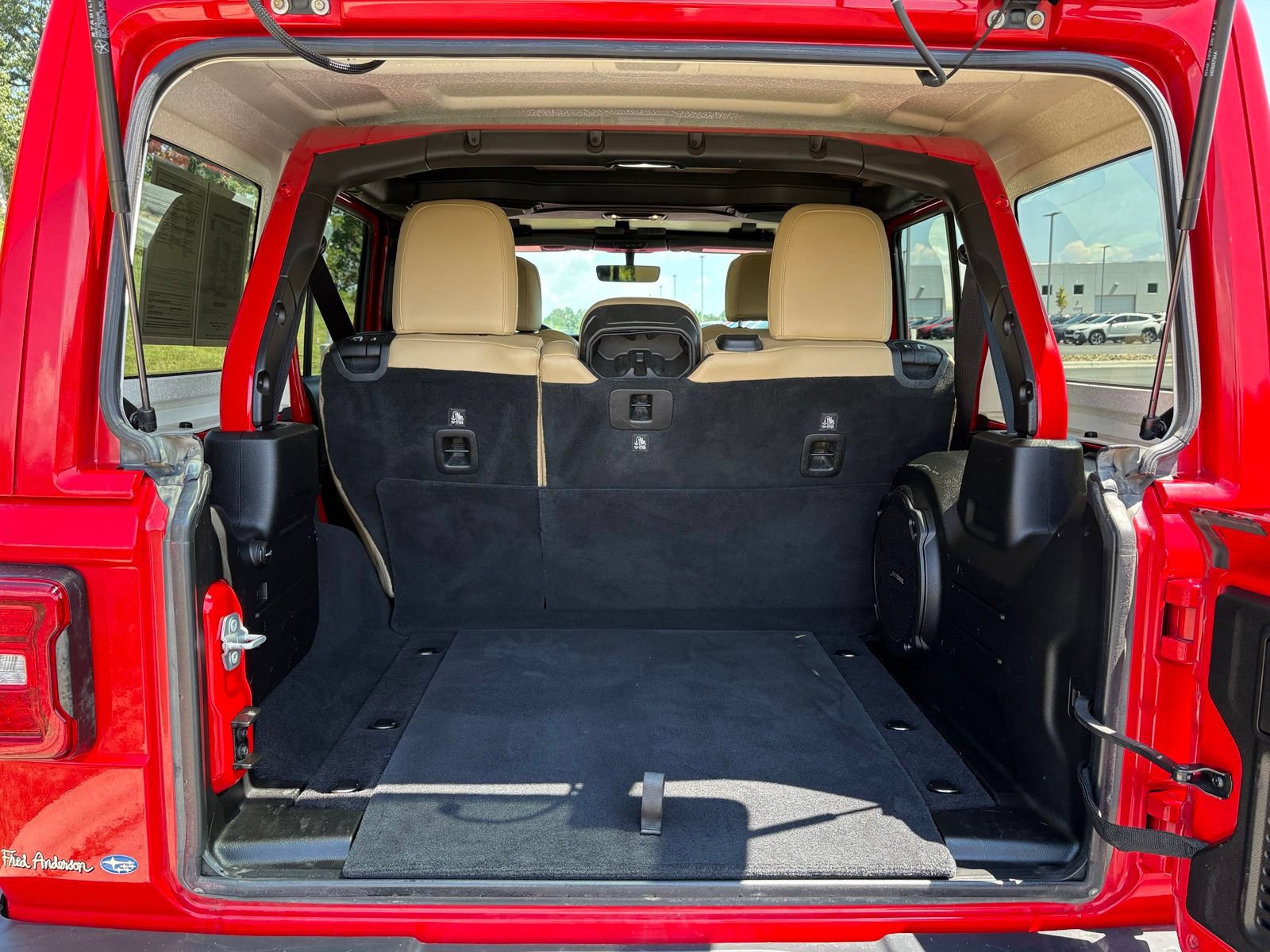 Used 2019 Jeep Wrangler Unlimited Sahara AWD/4WD image 12