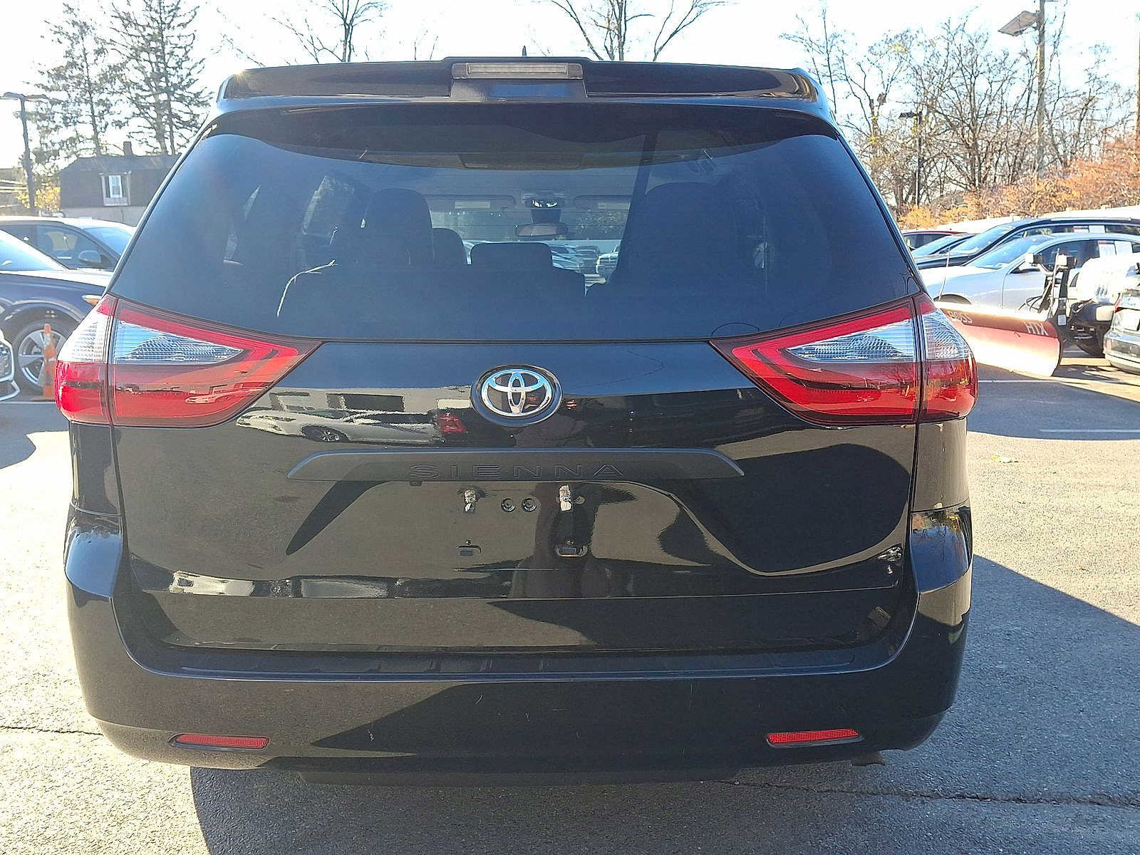 Used 2020 Toyota Sienna L image 23