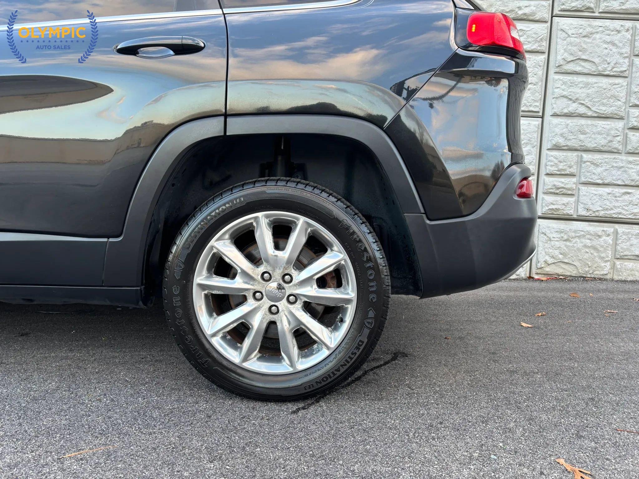 Used 2014 Jeep Cherokee Limited w/ Trailer Tow Group image 10