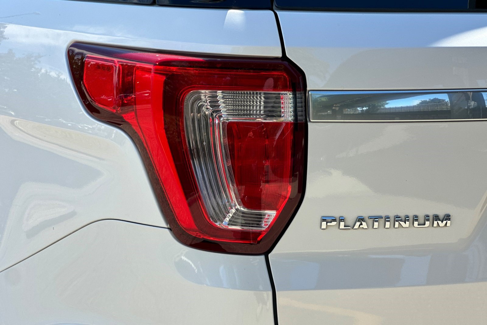 Used 2016 Ford Explorer Platinum AWD/4WD image 32