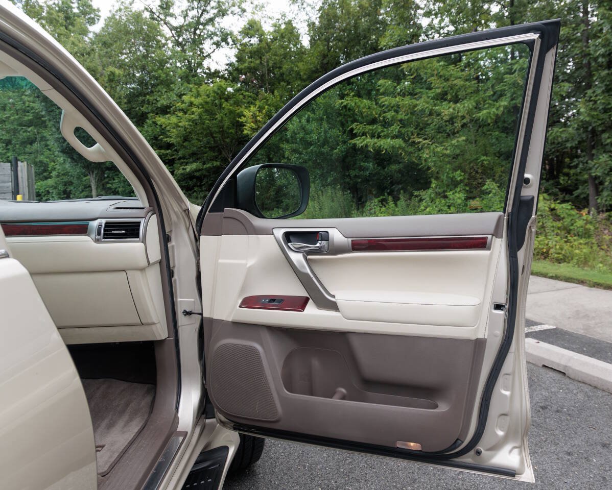 Used 2010 Lexus GX 460 w/ Comfort Plus Pkg AWD/4WD image 19