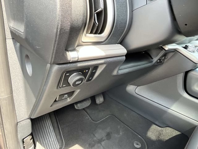 Used 2025 Ford Expedition Active AWD/4WD image 38