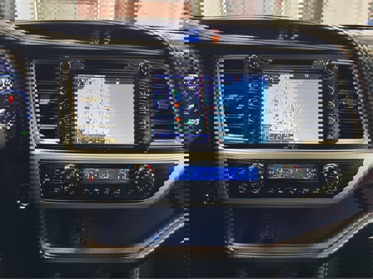 Used 2015 Toyota Highlander Limited image 29