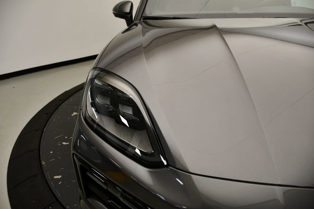 Certified 2025 Porsche Cayenne image 14