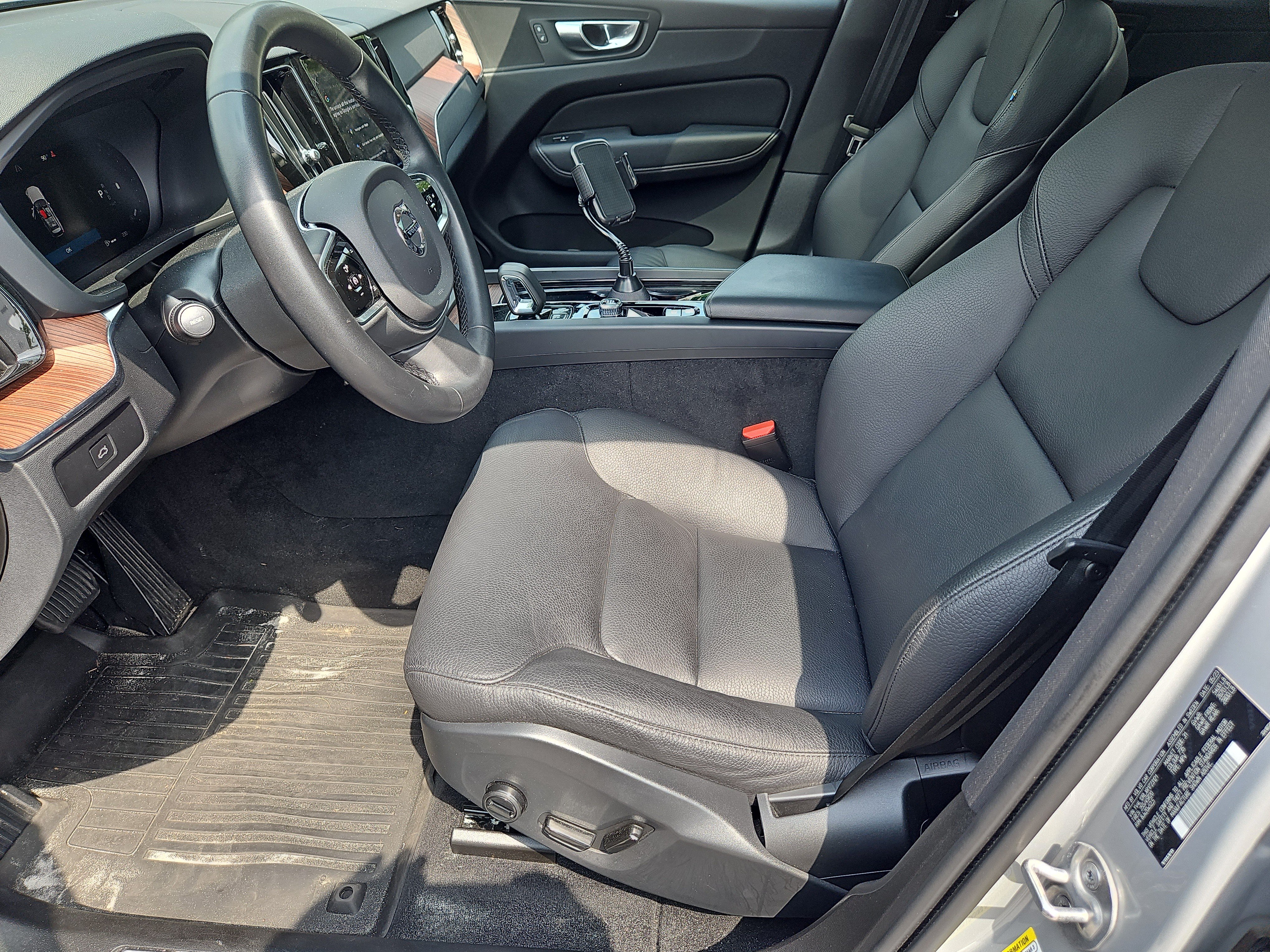 Used 2024 Volvo XC60 B5 Plus w/ Protection Package Premier AWD/4WD image 30