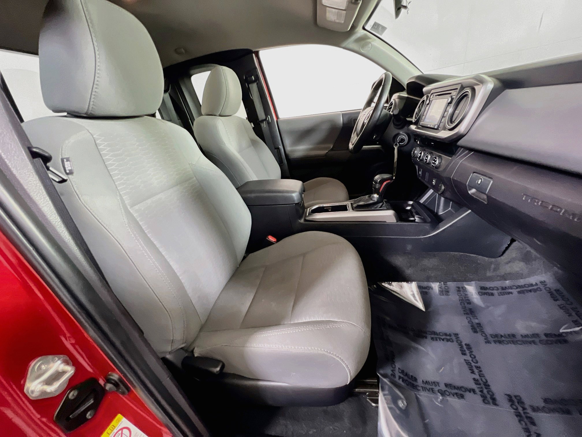 Used 2018 Toyota Tacoma SR5 AWD/4WD image 24