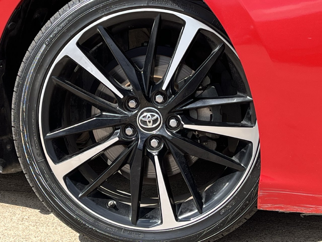 Used 2019 Toyota Camry XSE FWD image 28