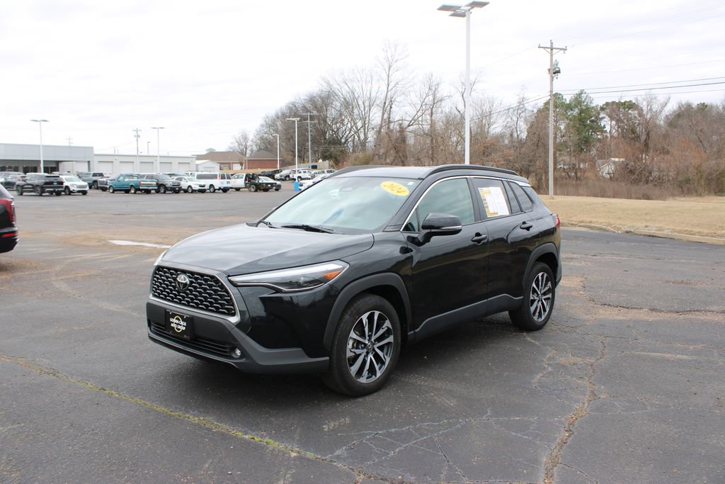 Used 2024 Toyota Corolla Cross XLE image 4