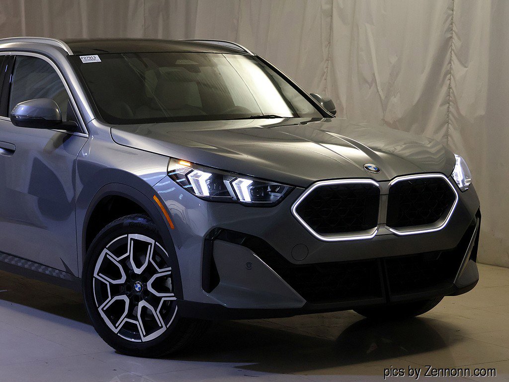 Certified 2025 BMW X2 xDrive28i AWD/4WD image 2