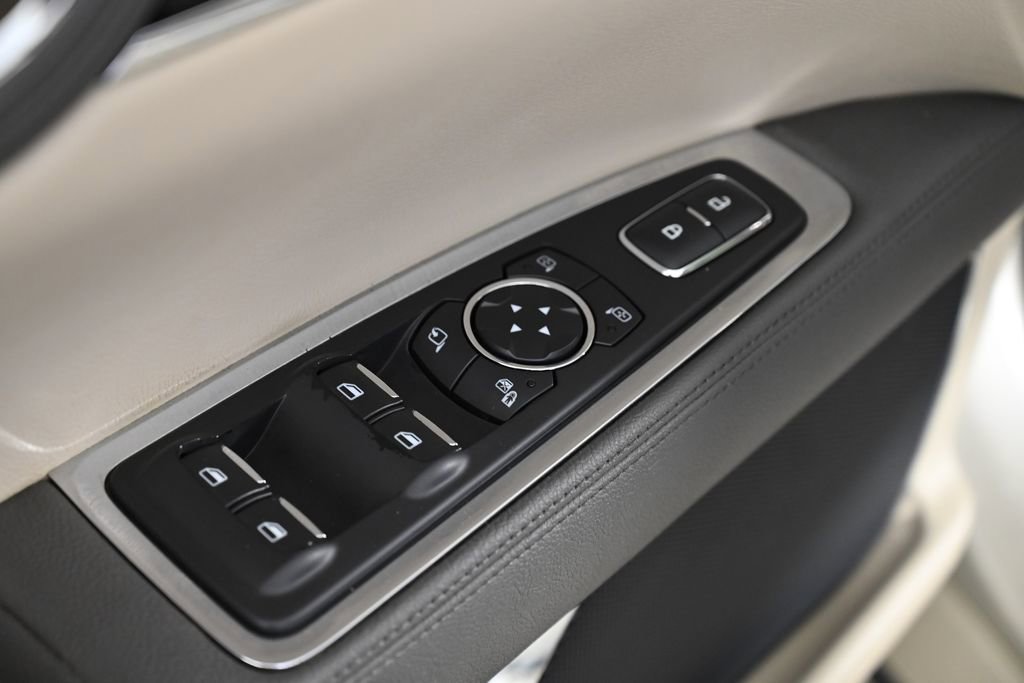 Used 2017 Lincoln Continental Reserve w/ Technology Package FWD image 25